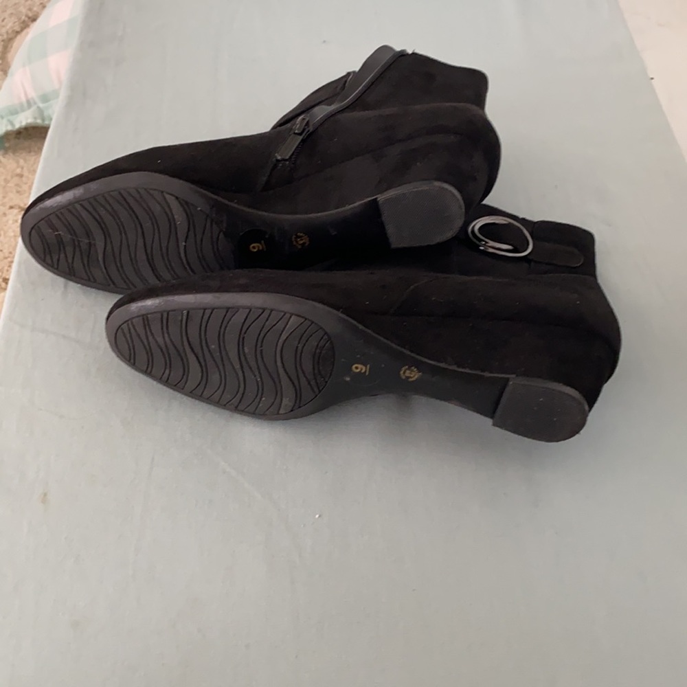 East Fifth sz 9 suede like boots w memory foam - Picture 7 of 11